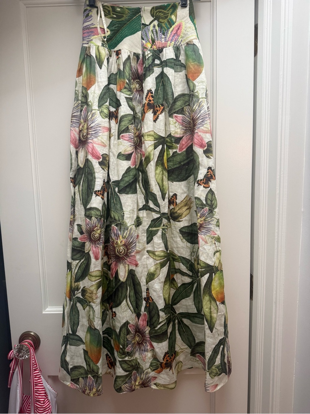 Floral Green linen skirt with embroidery and beading - Picture 4 of 9